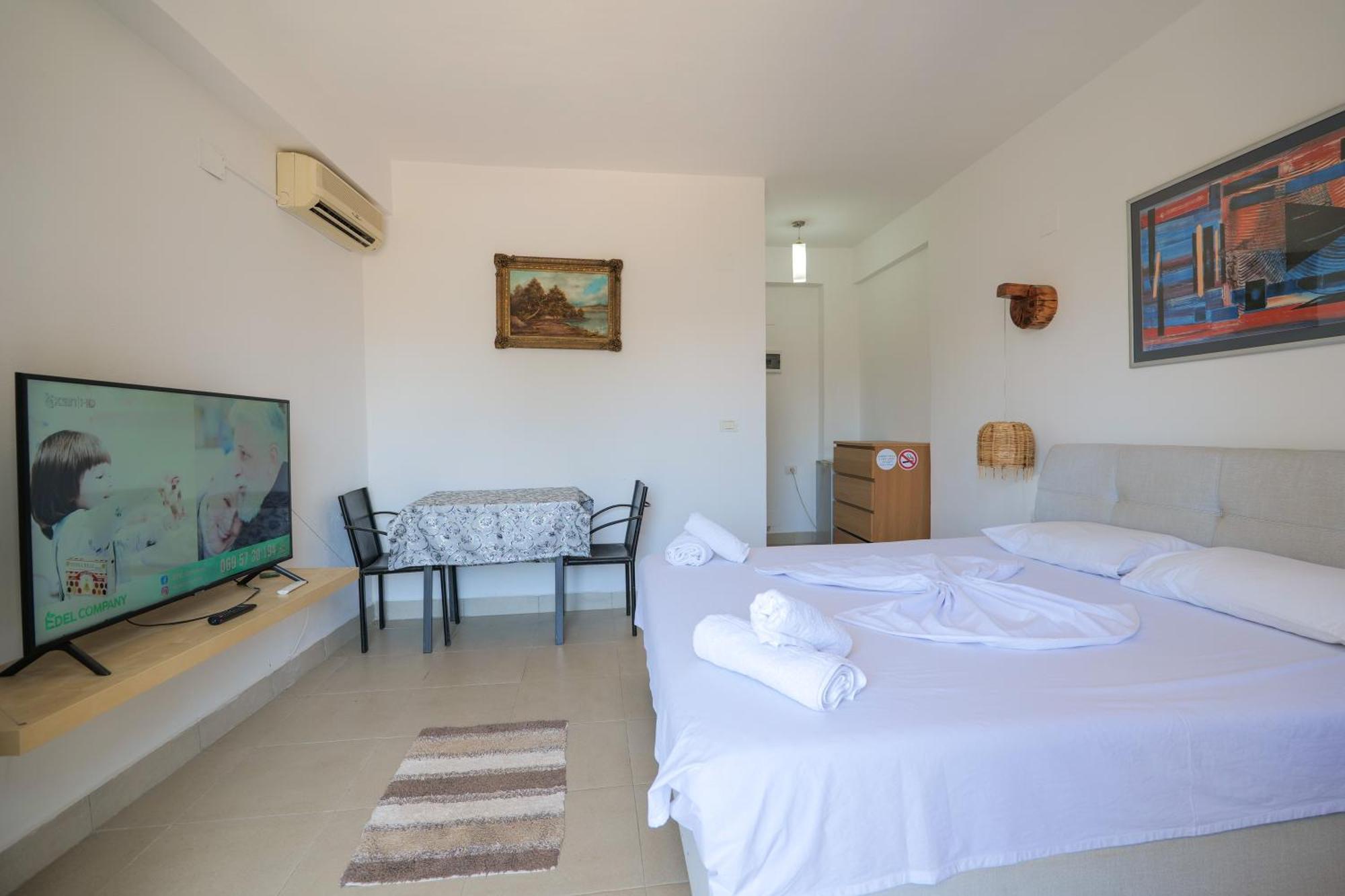 Garden Villa Lake Side & Glamping Ksamil Exteriér fotografie