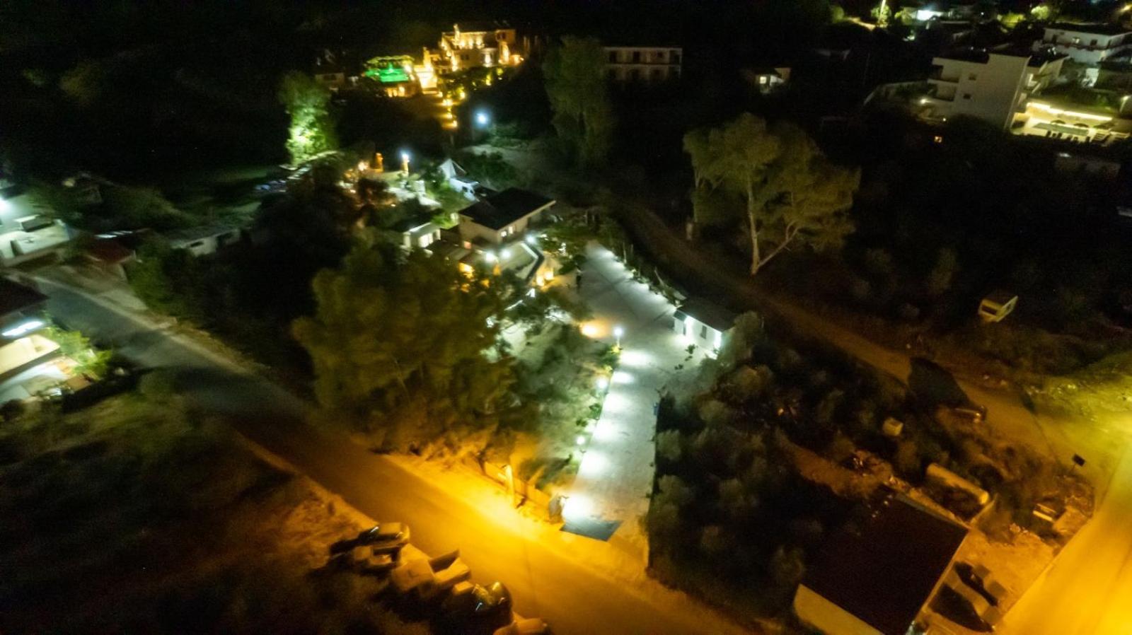 Garden Villa Lake Side & Glamping Ksamil Exteriér fotografie
