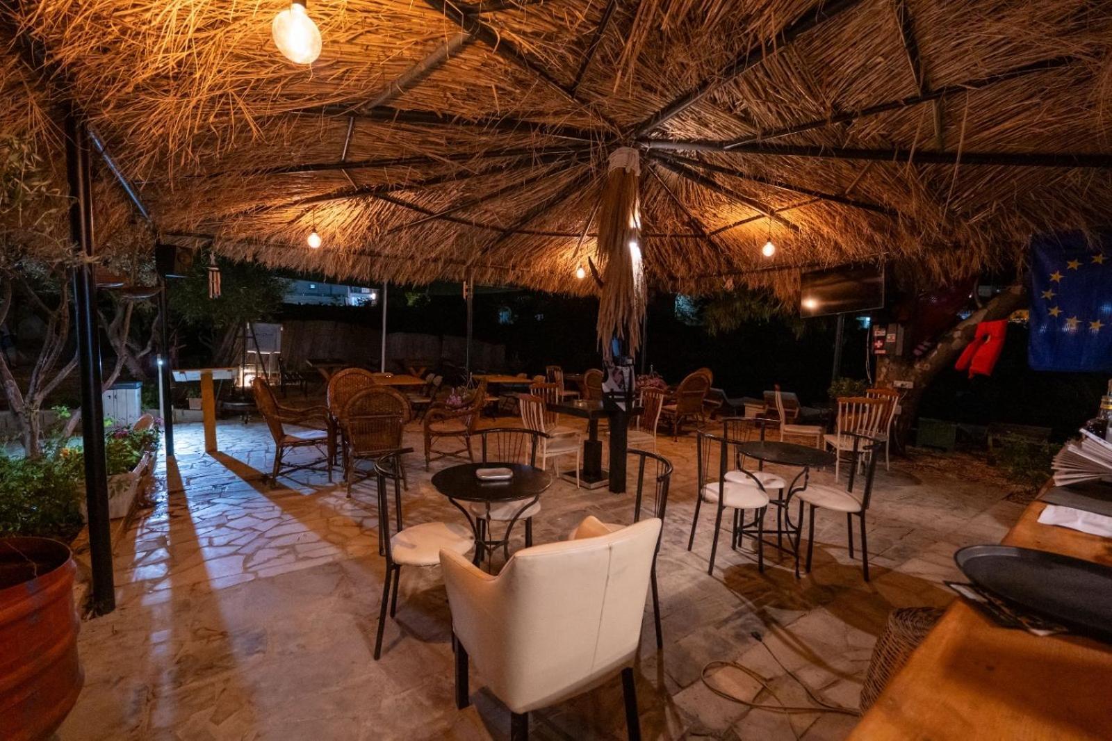 Garden Villa Lake Side & Glamping Ksamil Exteriér fotografie