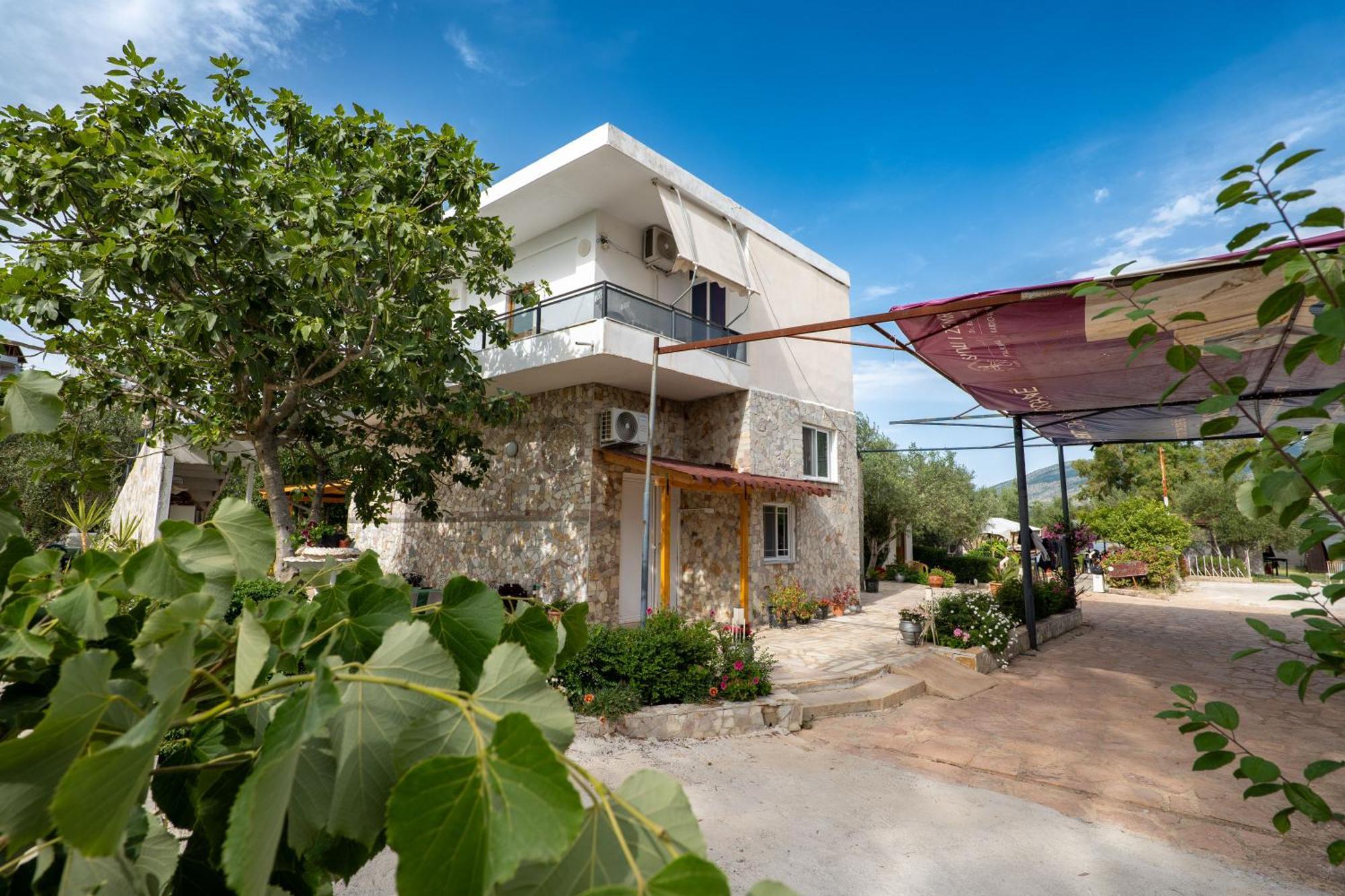 Garden Villa Lake Side & Glamping Ksamil Exteriér fotografie