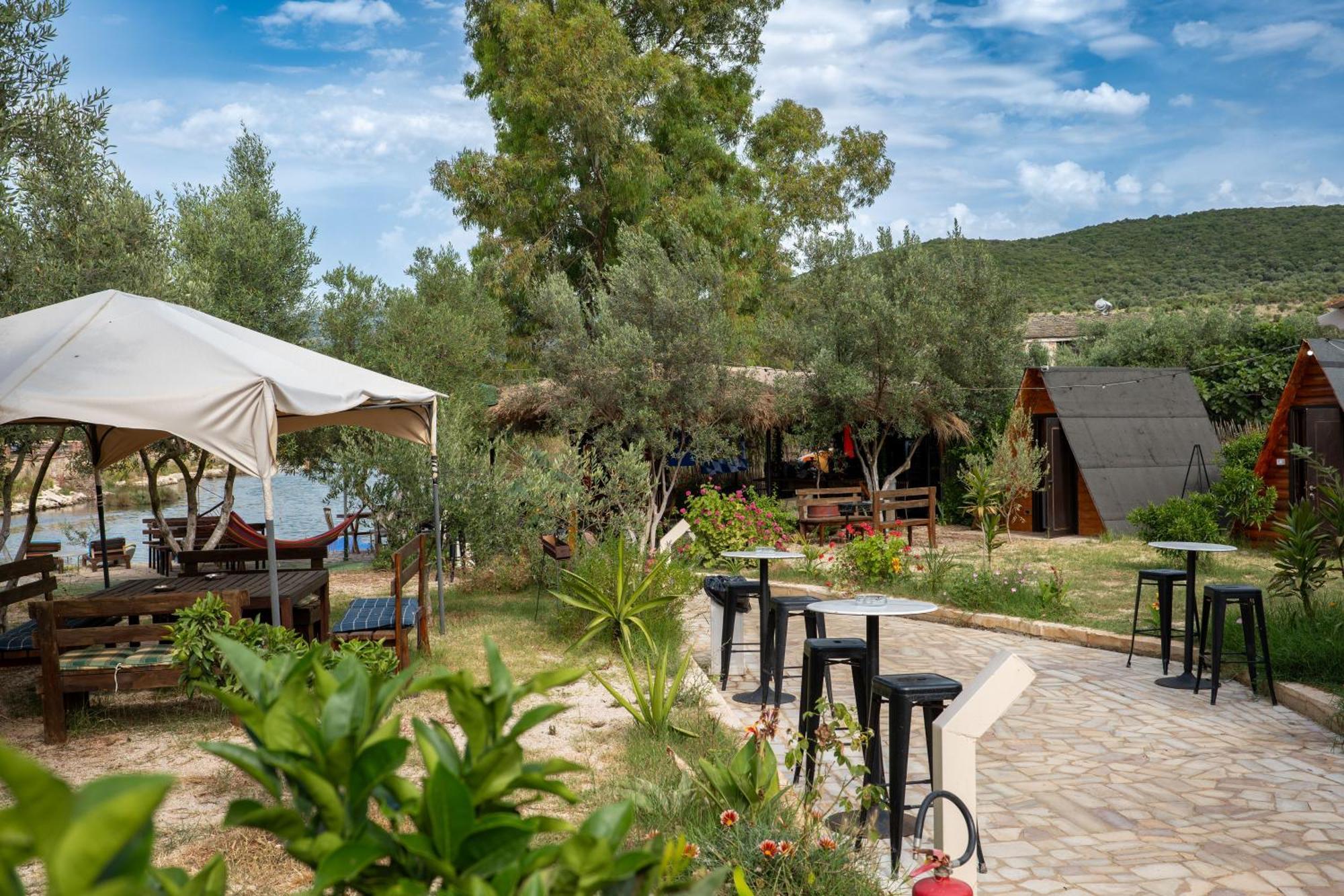 Garden Villa Lake Side & Glamping Ksamil Exteriér fotografie