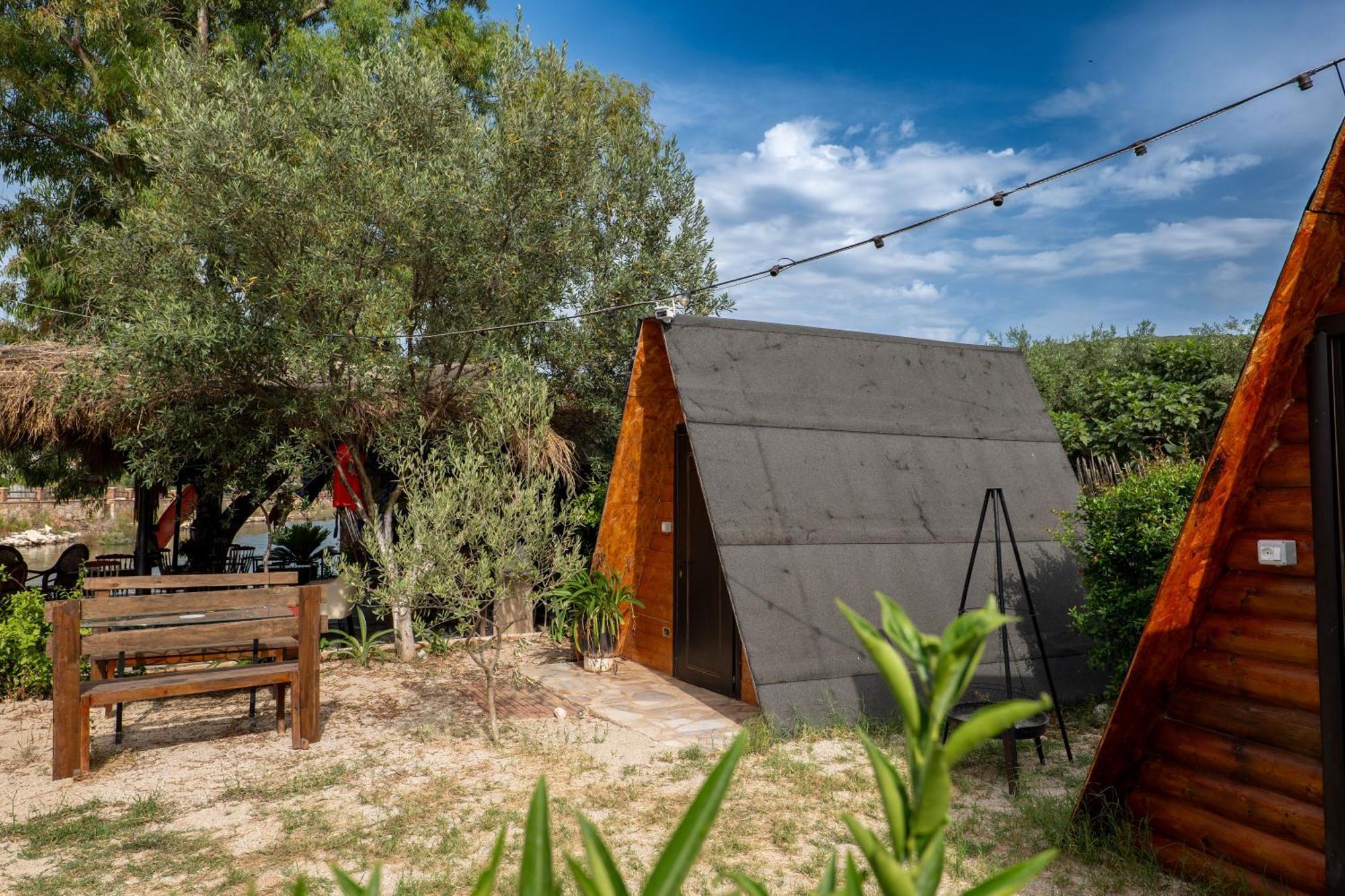 Garden Villa Lake Side & Glamping Ksamil Exteriér fotografie