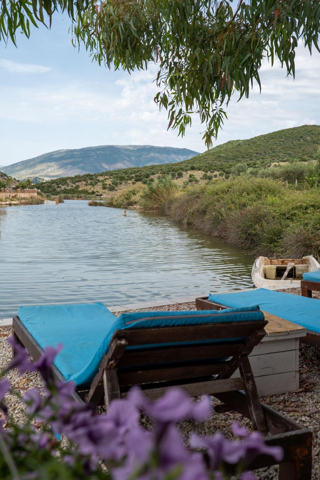 Garden Villa Lake Side & Glamping Ksamil Exteriér fotografie
