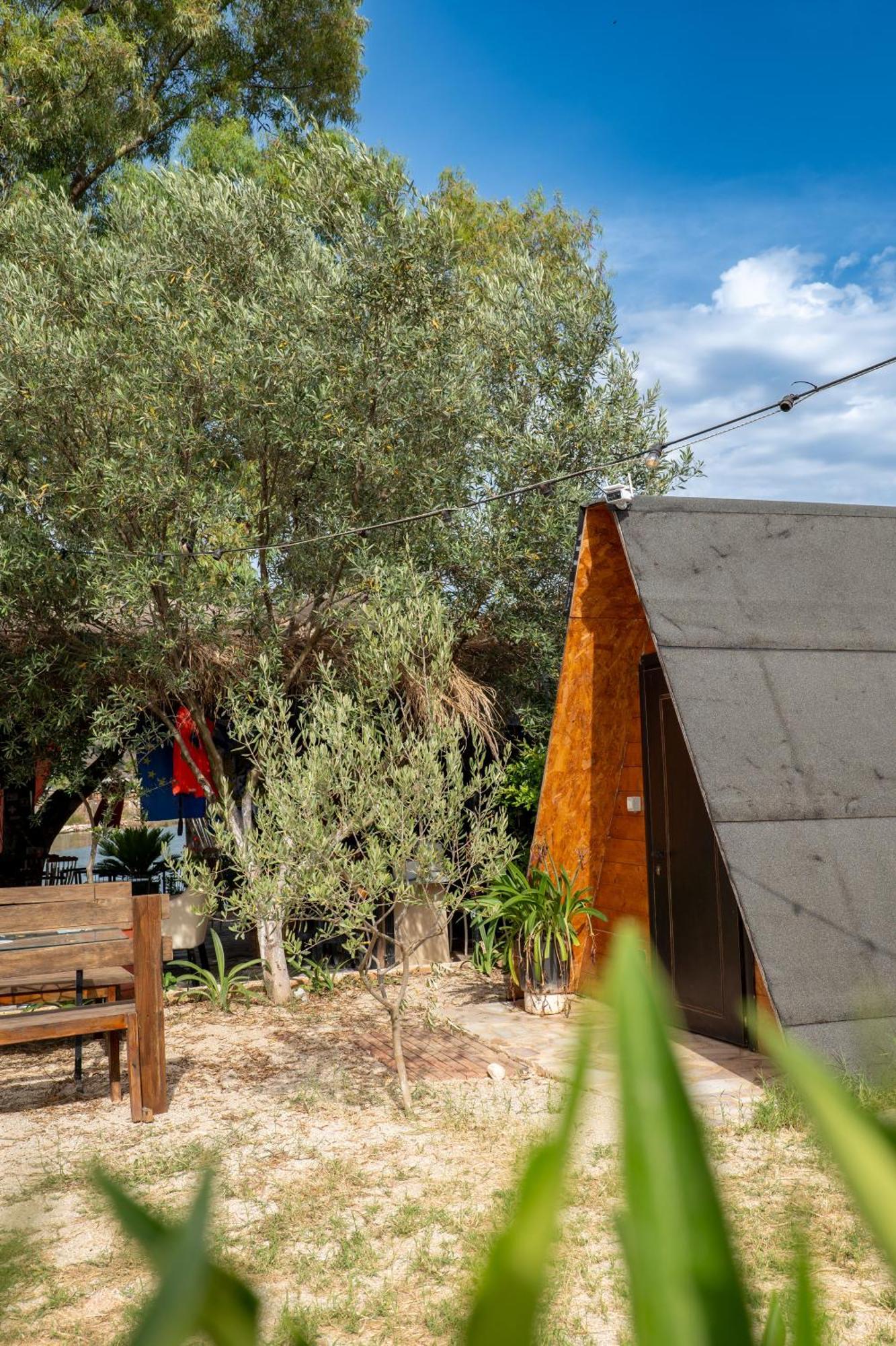 Garden Villa Lake Side & Glamping Ksamil Exteriér fotografie
