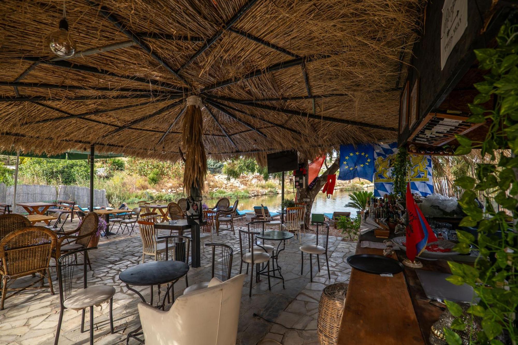 Garden Villa Lake Side & Glamping Ksamil Exteriér fotografie