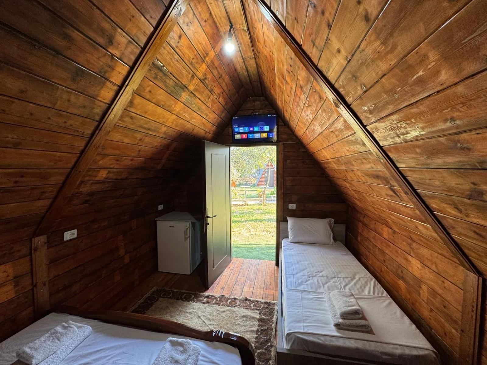 Garden Villa Lake Side & Glamping Ksamil Exteriér fotografie