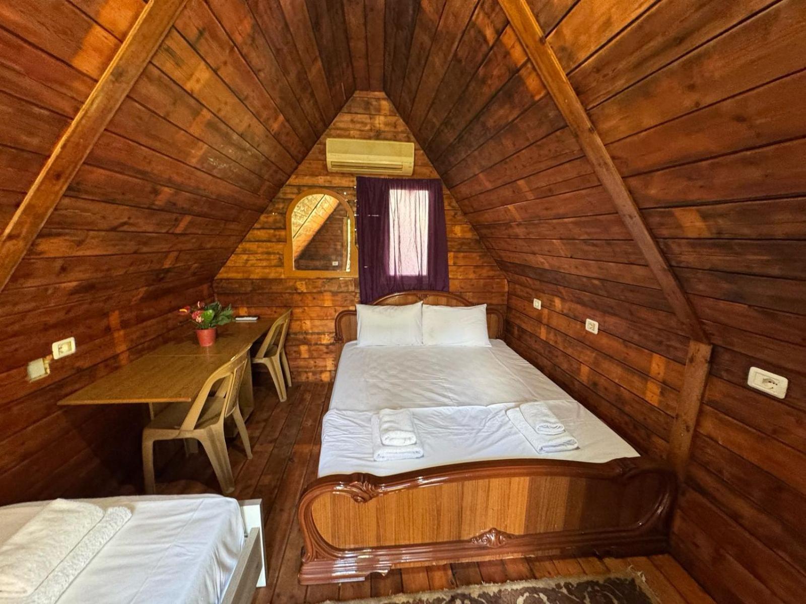 Garden Villa Lake Side & Glamping Ksamil Exteriér fotografie