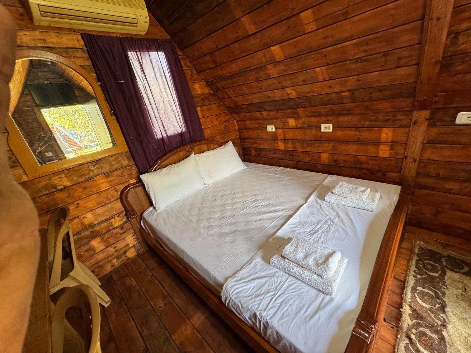 Garden Villa Lake Side & Glamping Ksamil Exteriér fotografie